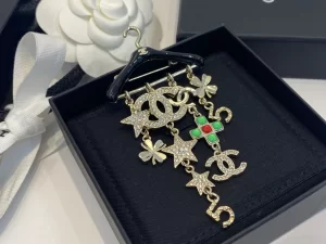 Essenceofluxury Womens Jewelry Chanel Crystals CC Multi Charms Brooch A39PP180 AA201689