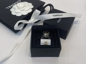Essenceofluxury Womens Jewelry Chanel Rings with Iconic Flap Bag White A39PP180 AA201671