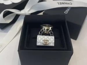 Essenceofluxury Womens Jewelry Chanel Rings with Iconic Flap Bag White A39PP180 AA201671