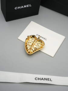 Chanel CC Heart Brooch Black Gold