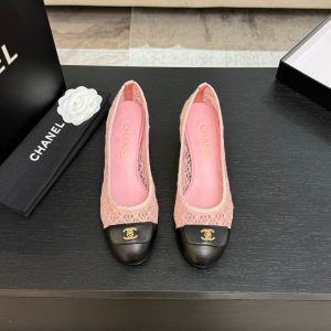 Chanel CC Logo Pink Lace Pumps
