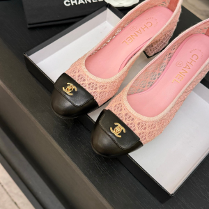 Chanel CC Logo Pink Lace Pumps