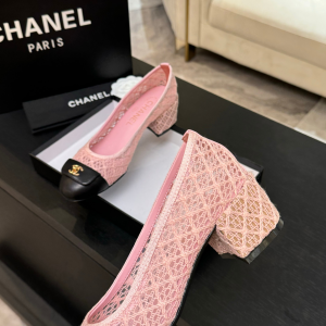 Chanel CC Logo Pink Lace Pumps