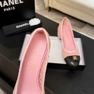 Chanel CC Logo Pink Lace Pumps