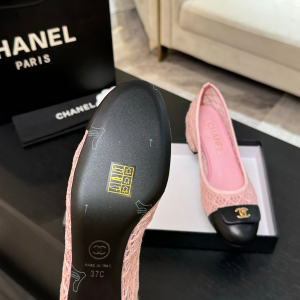 Chanel CC Logo Pink Lace Pumps