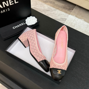 Chanel CC Logo Pink Lace Pumps