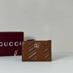 Gucci Brown Leather GG Marmont Zip Key Pouch Gucci Brown Leather GG Marmont Zip Key Pouch