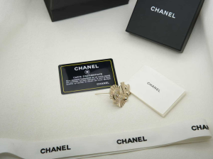 Chanel Gold Metal CC Heart Brooch