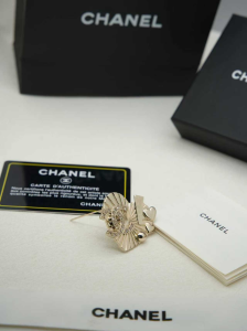 Chanel Gold Metal CC Heart Brooch