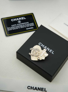 Chanel Gold Metal CC Heart Brooch