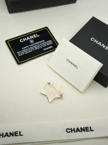 Chanel Gold Metal Stars Brooch
