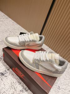 Nike Air Jordan 1 Retro Low OG Crystals and Leather Sneakers Beige White Nike Air Jordan 1 Retro Low OG Crystals and Leather Sneakers Beige White