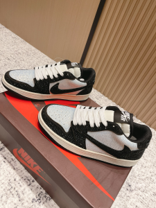 Nike Air Jordan 1 Retro Low OG Crystals and Leather Sneakers Black Silver Nike Air Jordan 1 Retro Low OG Crystals and Leather Sneakers Black Silver