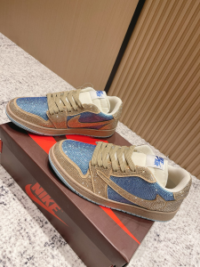 Nike Air Jordan 1 Retro Low OG Crystals and Leather Sneakers Gray Light Blue Nike Air Jordan 1 Retro Low OG Crystals and Leather Sneakers Gray Light Blue