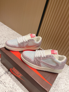 Nike Air Jordan 1 Retro Low OG Crystals and Leather Sneakers Pink Silver Nike Air Jordan 1 Retro Low OG Crystals and Leather Sneakers Pink Silver