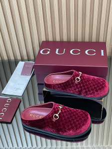 Gucci Horsebit Velvet Mules Red