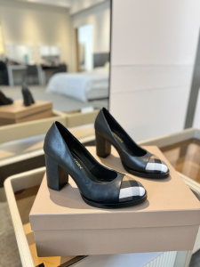 Burberry Check and Black Calfskin Leather Pumps 95MM Burberry Check and Black Calfskin Leather Pumps 95MM
