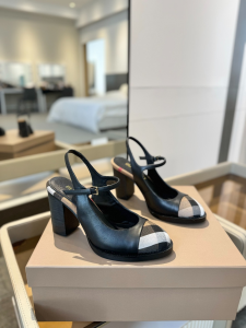 Burberry Check and Black Calfskin Leather Slingback Pumps 95MM Burberry Check and Black Calfskin Leather Slingback Pumps 95MM