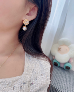 Gucci Blondie Crystal Pearl earrings