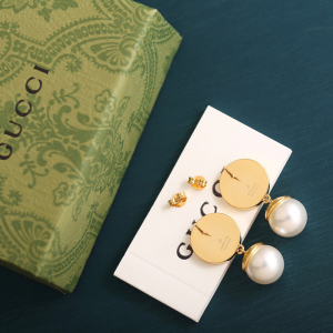 Gucci Blondie Crystal Pearl earrings