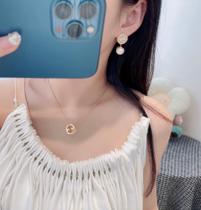 Gucci Blondie Crystal Pearl earrings