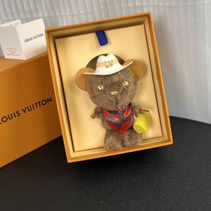 Charms Louis Vuitton LV Louis Bear Bag Charm Red White Synthetic Fur Charms Louis Vuitton LV Louis Bear Bag Charm Red White Synthetic Fur