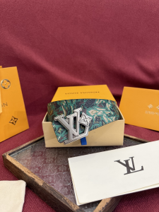Louis Vuitton LV Flower Camoflage Reversible Belt Green 40MM Louis Vuitton LV Flower Camoflage Reversible Belt Green 40MM