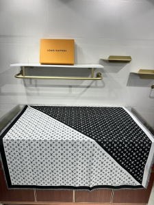 Louis Vuitton Infinity Black White Monogram Square Scarf Louis Vuitton Infinity Black White Monogram Square Scarf