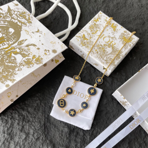 Dior D Luck Pearls Necklaces