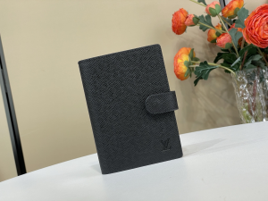 Louis Vuitton Small Ring Agenda Cover Black Taiga Leather Louis Vuitton Small Ring Agenda Cover Black Taiga Leather