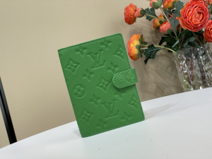Louis Vuitton Small Ring Agenda Cover Green Monogram Leather Louis Vuitton Small Ring Agenda Cover Green Monogram Leather