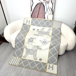 Hermes Avalon Animaux Nattes Blanket Gray Jacquard Woven Merinos Wool and Cashmere Hermes Avalon Animaux Nattes Blanket Gray Jacquard Woven Merinos Wool and Cashmere