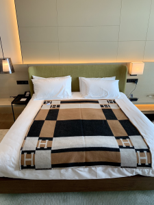 Hermes Avalon III Throw Blanket Beige Black White Jacquard Woven Merinos Wool and Cashmere Hermes Avalon III Throw Blanket Beige Black White Jacquard Woven Merinos Wool and Cashmere