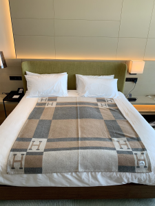 Hermes Avalon III Throw Blanket Beige Gray Jacquard Woven Merinos Wool and Cashmere Hermes Avalon III Throw Blanket Beige Gray Jacquard Woven Merinos Wool and Cashmere