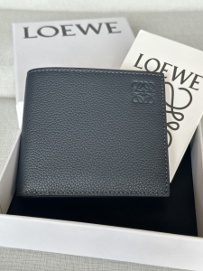 Loewe Logo Debossed Full Grain Leather Bifold Wallet Navy Blue Loewe Logo Debossed Full Grain Leather Bifold Wallet Navy Blue