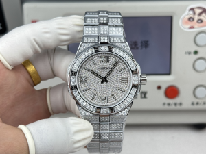 Chopard Alpine Eagle Frozen Diamonds Dial White Gold Bracelet Watch Chopard Alpine Eagle Frozen Diamonds Dial White Gold Bracelet Watch