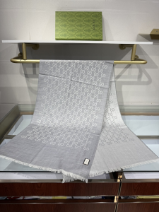 Gucci GG Logo Silk Cashmere Shawl Scarf Ligh Gray Gucci GG Logo Silk Cashmere Shawl Scarf Ligh Gray