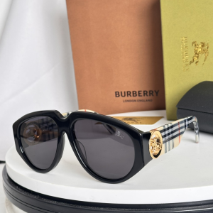 Burberry Curve Pilot Luxury Eyewear Sunglasses BE4479U Black Burberry Curve Pilot Luxury Eyewear Sunglasses BE4479U Black