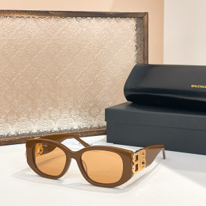 Balenciaga Dynasty Rectangle Luxury Eyewear Sunglasses BB04003 Khaki Balenciaga Dynasty Rectangle Luxury Eyewear Sunglasses BB04003 Khaki