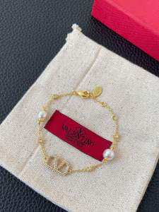 Valentino Crystal Vlogo Signature Pearls Bracelets Valentino Crystal Vlogo Signature Pearls Bracelets