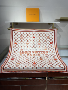 Louis Vuitton Damiergram Square Beige Monogram Silk Shawl Scarf Louis Vuitton Damiergram Square Beige Monogram Silk Shawl Scarf