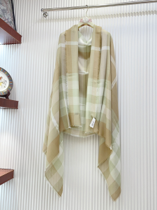 Burberry Vintage Check Cashmere Silk Scarf Light Beige Burberry Vintage Check Cashmere Silk Scarf Light Beige