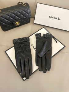 Chanel Coco CC Logo Black Leather Gloves
