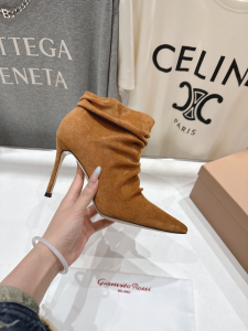 Gianvito Rossi Tan Suede Leather High Heeled Ankle Boots 95MM Gianvito Rossi Tan Suede Leather High Heeled Ankle Boots 95MM