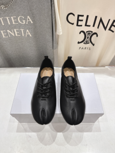 Maison Margiela Tabi Jazz Lace Up Black Calf Leather Shoes Maison Margiela Tabi Jazz Lace Up Black Calf Leather Shoes