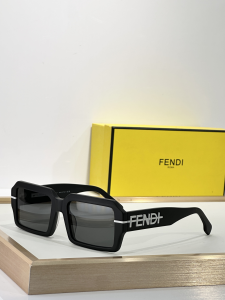Fendi Fendigraphy Square Luxury Eyewear Sunglasses FE40073U Black Fendi Fendigraphy Square Luxury Eyewear Sunglasses FE40073U Black
