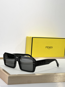 Fendi Fendigraphy Square Luxury Eyewear Sunglasses FE40073U Black Fendi Fendigraphy Square Luxury Eyewear Sunglasses FE40073U Black