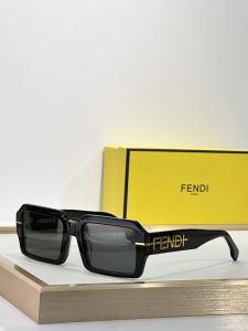 Fendi Fendigraphy Square Luxury Eyewear Sunglasses FE40073U Black Fendi Fendigraphy Square Luxury Eyewear Sunglasses FE40073U Black
