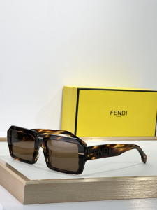 Fendi Fendigraphy Square Luxury Eyewear Sunglasses FE40073U Brown Fendi Fendigraphy Square Luxury Eyewear Sunglasses FE40073U Brown