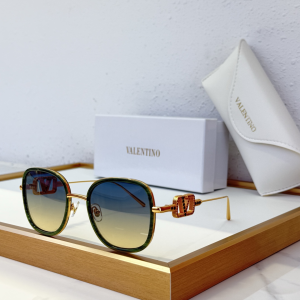 Valentino Crystal Vlogo Oval Luxury Eyewear Sunglasses VLS1745 Blue Valentino Crystal Vlogo Oval Luxury Eyewear Sunglasses VLS1745 Blue